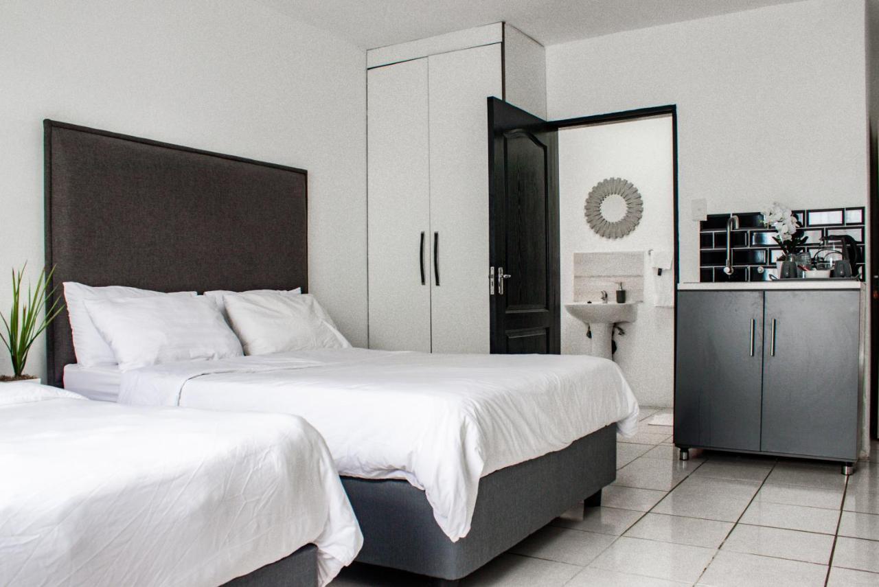 Cosmo Sleepover Roodepoort Exterior foto